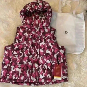 NWT Lululemon Wunder Puff Crop Vest | size 8 Lunar New Year Rabbits